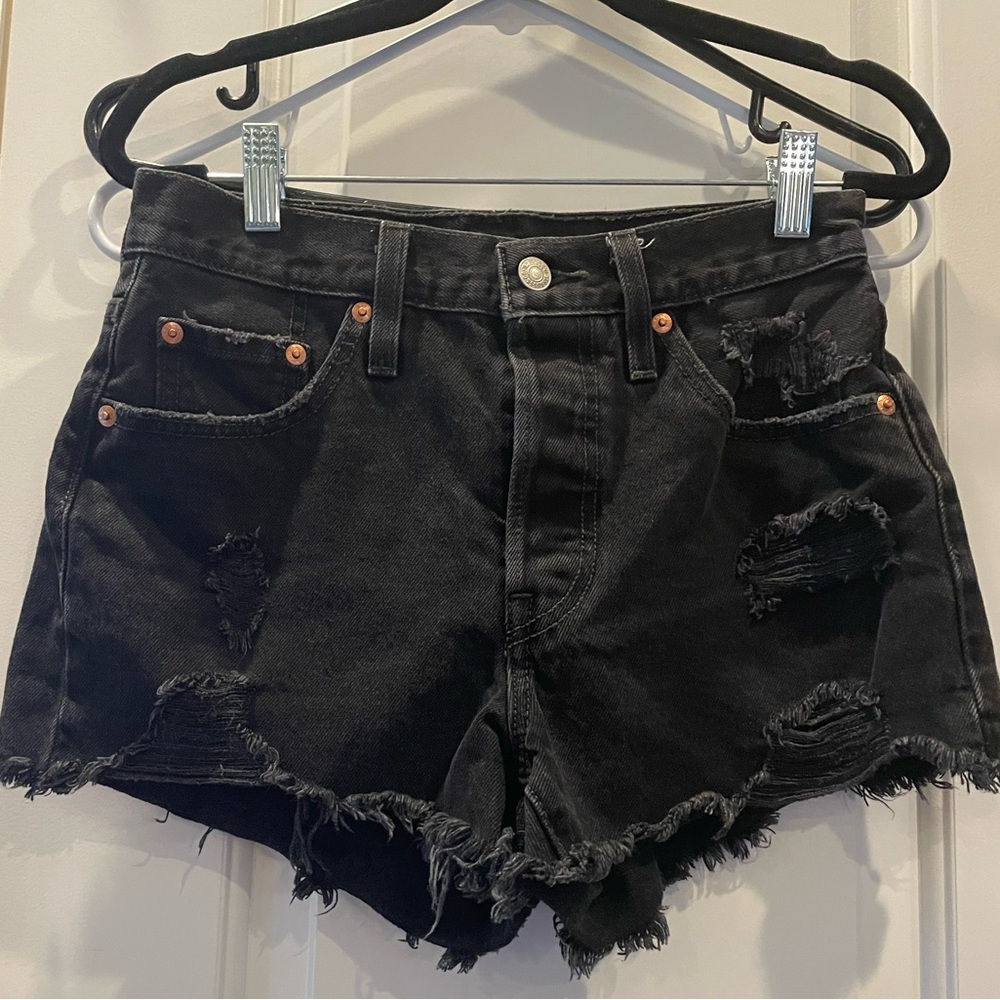 Levi’s Women’s 501 Original Fit High Rise Short. Size 25. Black. $23
